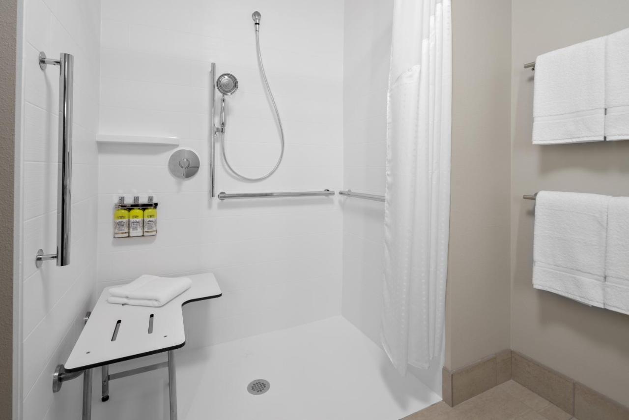 Holiday Inn Express & Suites - Elkhorn - Lake Geneva Area By Ihg מראה חיצוני תמונה