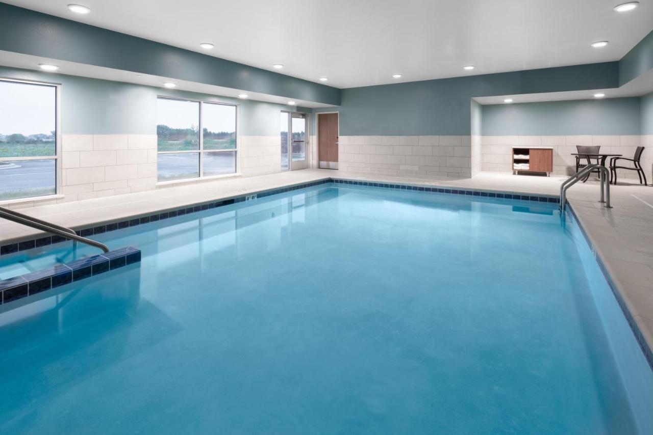 Holiday Inn Express & Suites - Elkhorn - Lake Geneva Area By Ihg מראה חיצוני תמונה