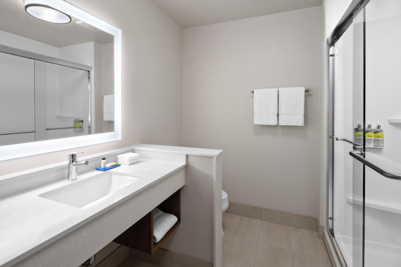 Holiday Inn Express & Suites - Elkhorn - Lake Geneva Area By Ihg מראה חיצוני תמונה