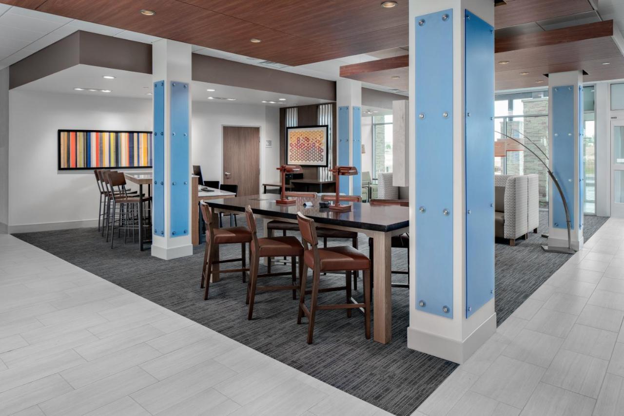 Holiday Inn Express & Suites - Elkhorn - Lake Geneva Area By Ihg מראה חיצוני תמונה